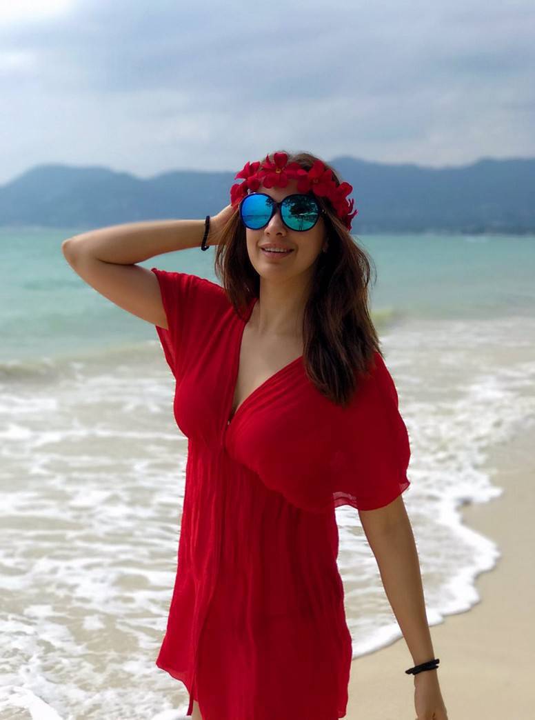 South Indian actress Raai Lakshmi's New Year Celebration in Beach. Raai Lakshmi,actress Raai Lakshmi,Raai Lakshmi hot pics,Raai Lakshmi hot images,Raai Lakshmi hot photos,Raai Lakshmi hot stills,Raai Lakshmi New Year Celebration,Raai Lakshmi New Year Celebration pics,Raai Lakshmi New Year Celebration images,Raai Lakshmi