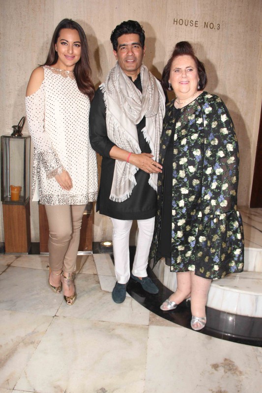 (L to R) Fashion designer Manish Malhotra, Bollywood actor Sonakshi Sinha and British journalist and Fashion Critic Suzy Menkes during a party hosted by Manish Malhotra for Suzy Menkes in Mumbai, India on January 6, 2017. Manish Malhotra Suzy Menkes Party,Sridevi Kapoor,Sonakshi Sinha,Raveena Tandon,Kriti Sanon,Manish Malhotra,Suzy Menkes Party