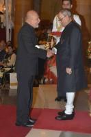 Padma awards,padma shri,padma bhushan awards,Padma Vibhushan,President Pranab Mukherjee,Narendra Modi,arvind kejriwal,Amitabh Bachchan,LK advani