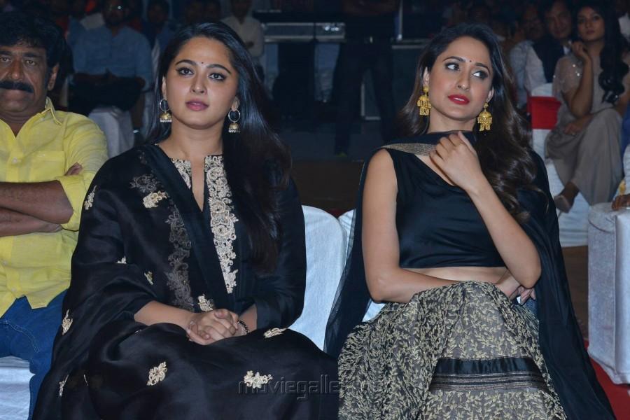 Akkineni Nagarjuna, Anushka Shetty, Naga Chaitanya at Om Namo Venkatesaya audio launch. Akkineni Nagarjuna,Anushka Shetty,Naga Chaitanya,Om Namo Venkatesaya,Om Namo Venkatesaya audio launch,Om Namo Venkatesaya audio launch pics,Om Namo Venkatesaya audio launch images,Om Namo Venkatesaya audio launch photos,Om Namo Venkatesaya audio launch st