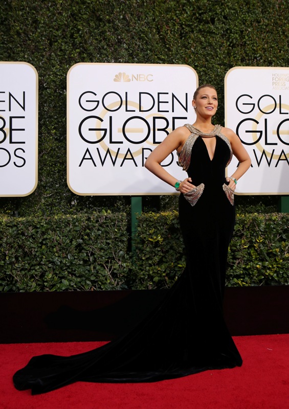 Actress Blake Lively arrives at the 74th Annual Golden Globe Awards Golden Globe Awards,Golden Globe Awards 2017,Golden Globe Awards red carpet,Golden Globe Awards 2017 red carpet,Emma Stone,Viola Davis,Blake Lively,Amy Adams,Mandy Moore