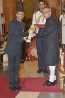 Padma awards,padma shri,padma bhushan awards,Padma Vibhushan,President Pranab Mukherjee,Narendra Modi,arvind kejriwal,Amitabh Bachchan,LK advani