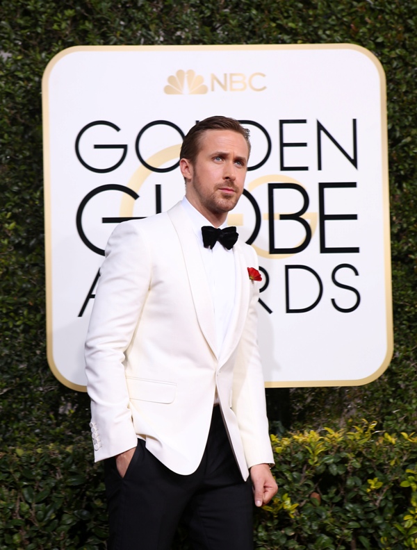 Actor Ryan Gosling arrives at the 74th Annual Golden Globe Awards Golden Globe Awards,Golden Globe Awards 2017,Golden Globe Awards red carpet,Golden Globe Awards 2017 red carpet,hottest men,golden globe awards 2017 hottest men,Ryan Gosling,Ryan reynolds
