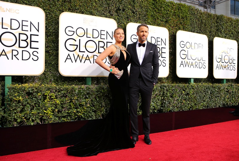 Actors Ryan Reynolds and Blake Lively arrive at the 74th Annual Golden Globe Awards Golden Globe Awards,Golden Globe Awards 2017,Golden Globe Awards red carpet,Golden Globe Awards 2017 red carpet,hottest men,golden globe awards 2017 hottest men,Ryan Gosling,Ryan reynolds