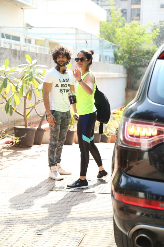 Bollywood actress Ileana D'Cruz arrive for her rehearsal at the Boscos studio in Mumbai on January 7, 2017. Ileana D'Cruz,Boscos studio,Ileana D'Cruz spotted at Boscos studio,actress Ileana D'Cruz,Ileana D'Cruz latest pics,Ileana D'Cruz latest images,Ileana D'Cruz latest photos,Ileana D'Cruz latest stills,Ileana D'Cruz la