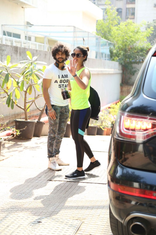 Bollywood actress Ileana D'Cruz arrive for her rehearsal at the Boscos studio in Mumbai on January 7, 2017. Ileana D'Cruz,Boscos studio,Ileana D'Cruz spotted at Boscos studio,actress Ileana D'Cruz,Ileana D'Cruz latest pics,Ileana D'Cruz latest images,Ileana D'Cruz latest photos,Ileana D'Cruz latest stills,Ileana D'Cruz la
