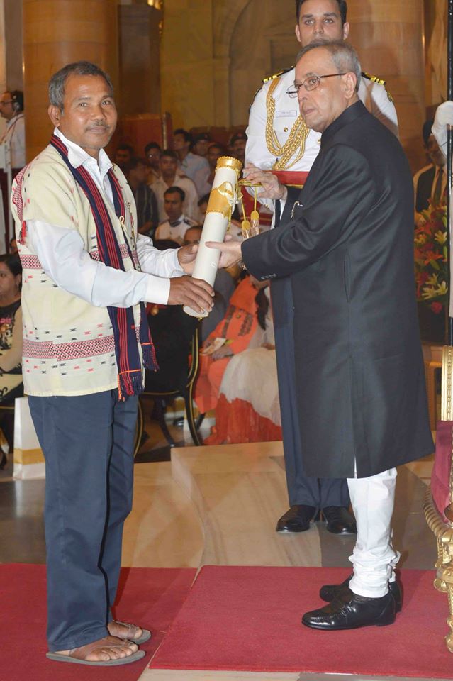 Padma awards,padma shri,padma bhushan awards,Padma Vibhushan,President Pranab Mukherjee,Narendra Modi,arvind kejriwal,Amitabh Bachchan,LK advani