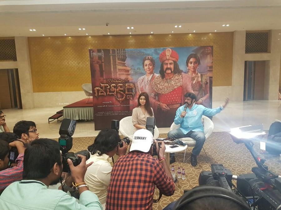 Telugu movie Gautamiputra Satakarni press meet event held at Hyderabad. Celebs like actor Balakrishna, actress Shriya and director Saran Krish graced the event. Balakrishna,Shriya Saran,Krish,Gautamiputra Satakarni,Gautamiputra Satakarni press meet,Gautamiputra Satakarni promotion,Gautamiputra Satakarni movie promotion,Gautamiputra Satakarni press meet pics,Gautamiputra Satakarni press meet images,Gautamiputra Sa