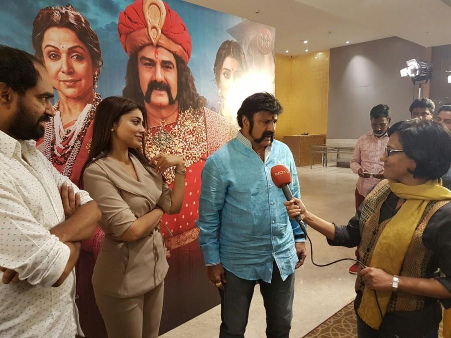 Telugu movie Gautamiputra Satakarni press meet event held at Hyderabad. Celebs like actor Balakrishna, actress Shriya and director Saran Krish graced the event. Balakrishna,Shriya Saran,Krish,Gautamiputra Satakarni,Gautamiputra Satakarni press meet,Gautamiputra Satakarni promotion,Gautamiputra Satakarni movie promotion,Gautamiputra Satakarni press meet pics,Gautamiputra Satakarni press meet images,Gautamiputra Sa
