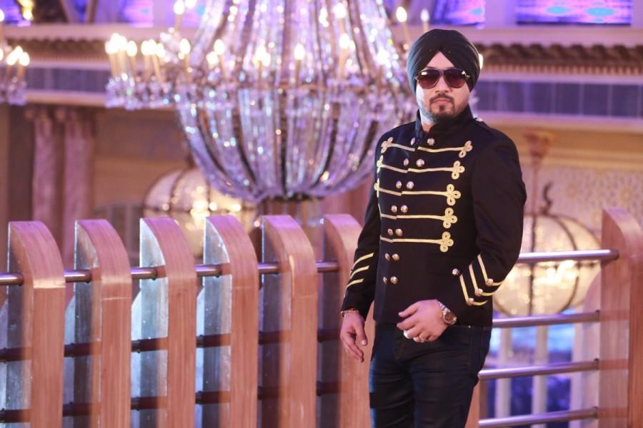 Punjabi singer Dilbagh Singh & Swedish actress Ellie Avram is all set to release his upcoming single track Urban Chhori. Punjabi singer Dilbagh Singh,Dilbagh Singh,Ellie Avram,Swedish actress Ellie Avram,Urban Chhori