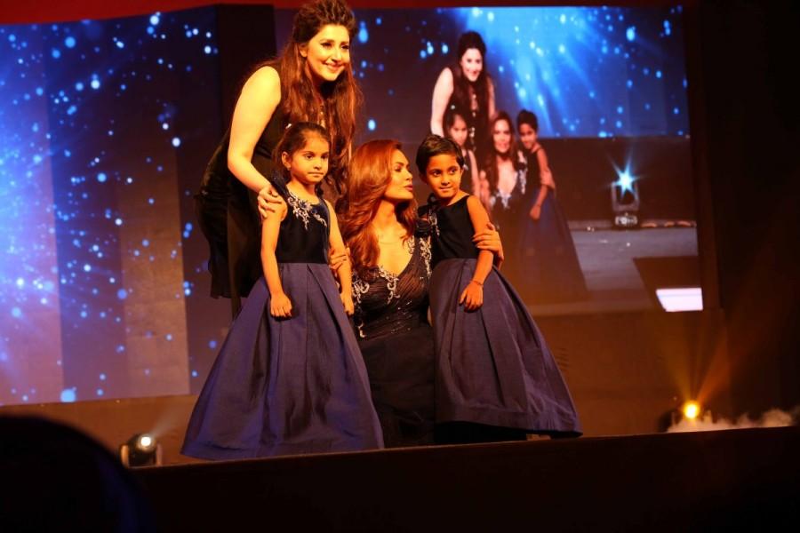 Bollywood actor Shah Rukh Khan and Alia Bhatt spotted during a charity show supporting the 100 pedriatic surgeries in 2017, in Mumbai on January 7, 2017. Shah Rukh Khan and Alia Bhatt,Shah Rukh Khan,Alia Bhatt,SRK,Archana Kochhar,pedriatic surgeries
