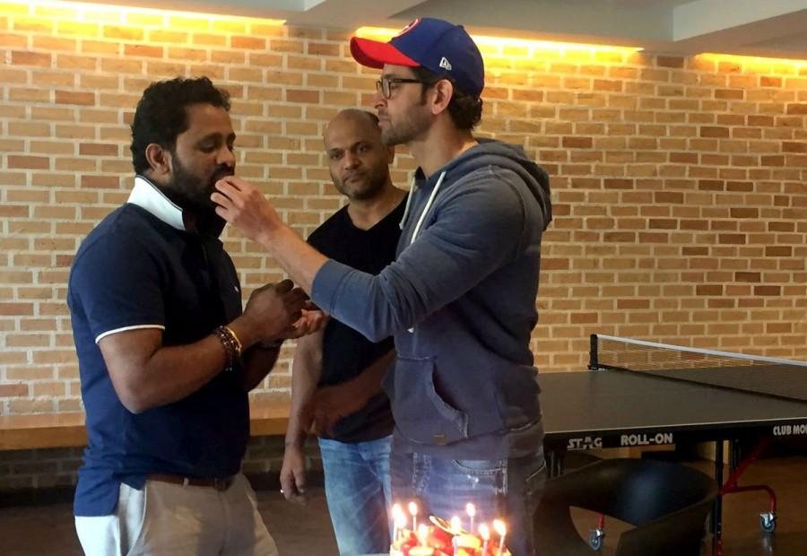 Photos of Bollywood actor Hrithik Roshan celebrates his birthday with Kaabil's team. Hrithik Roshan,Hrithik Roshan birthday,Hrithik Roshan birthday celebrations,Hrithik Roshan birthday celebrations pics,Hrithik Roshan birthday celebrations images,Hrithik Roshan birthday celebrations photos,Hrithik Roshan birthday celebrations stills,Hrith