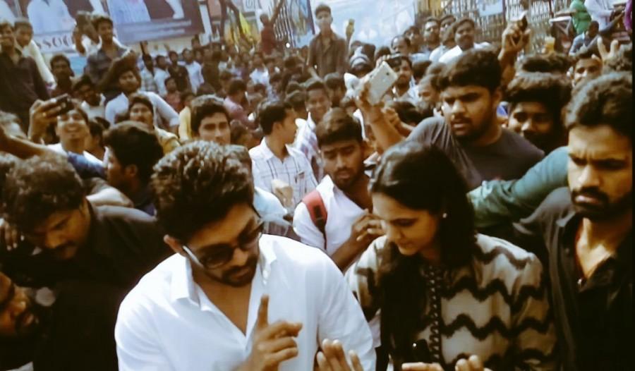Tollywood actor Allu Arjun watches Chiranjeevi's Khaidi no 150 movie at Sandhya Theater with Allu Sneha. Allu Arjun,Allu Arjun watches Khaidi no 150,Khaidi no 150,Allu Arjun at Sandhya Theater,Allu Arjun and Allu Sneha,Allu Sneha,Khaidi no 150 special screening,Chiranjeevi