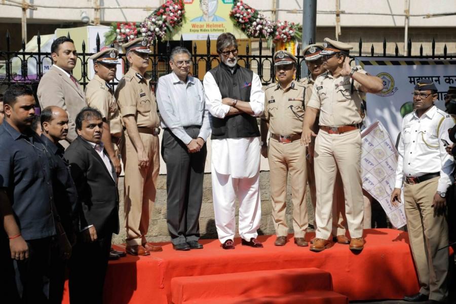 Bollywood actor Amitabh Bachchan inaugurates 28th road safety week in Mumbai. Amitabh Bachchan,actor Amitabh Bachchan,Amitabh Bachchan inaugurates road safety week,28th road safety week,road safety week,Amitabh Bachchan latest pics,Amitabh Bachchan latest images,Amitabh Bachchan latest photos,Amitabh Bachchan latest stills,Amitabh