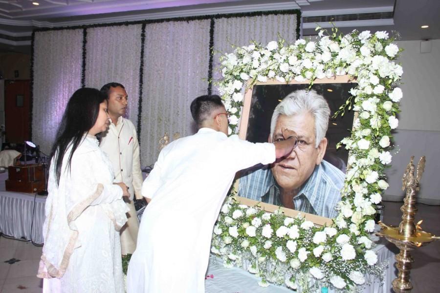 Om Puri's prayer meet held in Mumbai on January 9, 2017. Celebs like Amitabh Bachchan, Aishwarya Rai, Abhishek Bachchan, Jackie Shroff, Tisca Chopra, David Dhawan, Shashi Ranjan, Anup Jalota, Prakash Jha, Manmohan Shetty, Dalip Tahil, Vivaan Shah, Imaad Shah, Kailash Kher and others attend Om Puri's prayer meet. Om Puri's prayer meet,Om Puri,Om Puri prayer meet,Amitabh Bachchan,Aishwarya Rai,Abhishek Bachchan,Jackie Shroff,Tisca Chopra,Om Puri prayer meet pics,Om Puri prayer meet images,Om Puri prayer meet photos,Om Puri prayer meet stills,Om Puri prayer mee