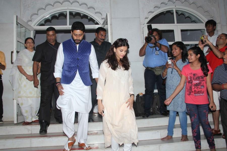 Bollywood actors Aishwarya Rai and Abhishek Bachchan during the prayer meeting for actor Om Puri by his wife Nandita Puri in Mumbai. Om Puri's prayer meet,Om Puri,Om Puri prayer meet,Amitabh Bachchan,Aishwarya Rai,Abhishek Bachchan,Jackie Shroff,Tisca Chopra,Om Puri prayer meet pics,Om Puri prayer meet images,Om Puri prayer meet photos,Om Puri prayer meet stills,Om Puri prayer mee