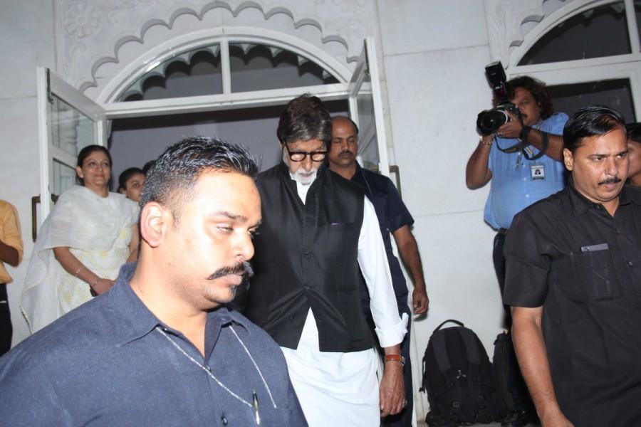 Bollywood actor Amitabh Bachchan during the prayer meeting for actor Om Puri by his wife Nandita Puri in Mumbai. Om Puri's prayer meet,Om Puri,Om Puri prayer meet,Amitabh Bachchan,Aishwarya Rai,Abhishek Bachchan,Jackie Shroff,Tisca Chopra,Om Puri prayer meet pics,Om Puri prayer meet images,Om Puri prayer meet photos,Om Puri prayer meet stills,Om Puri prayer mee