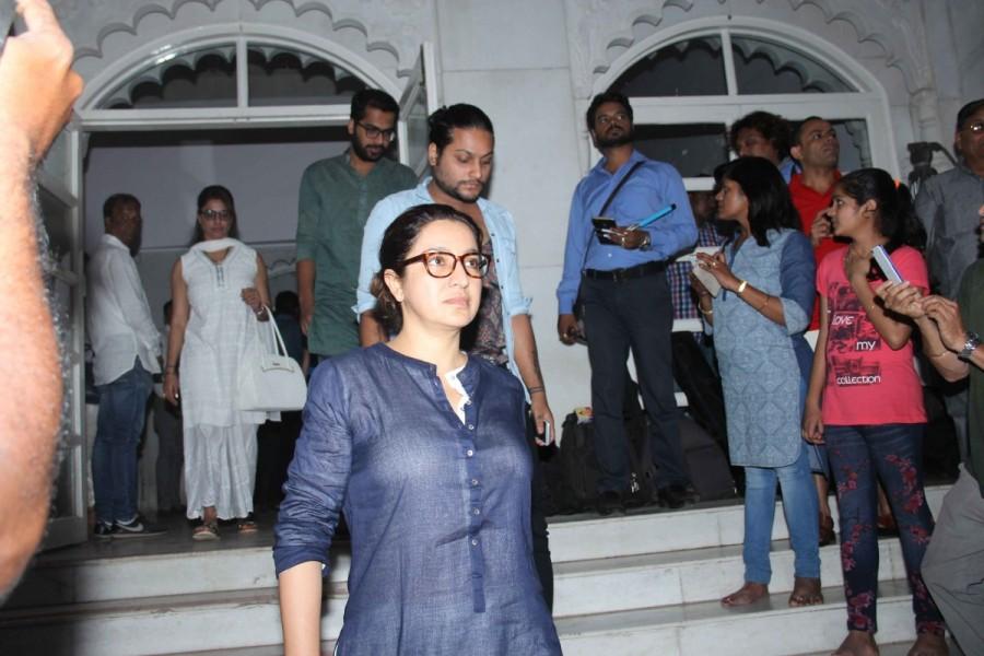 Bollywood actor Tisca Chopra during the prayer meeting for actor Om Puri by his wife Nandita Puri in Mumbai. Om Puri's prayer meet,Om Puri,Om Puri prayer meet,Amitabh Bachchan,Aishwarya Rai,Abhishek Bachchan,Jackie Shroff,Tisca Chopra,Om Puri prayer meet pics,Om Puri prayer meet images,Om Puri prayer meet photos,Om Puri prayer meet stills,Om Puri prayer mee