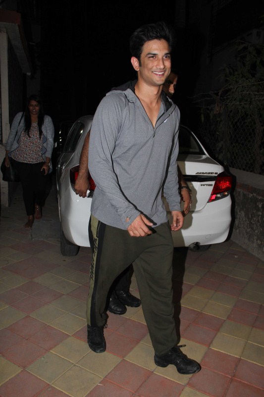Bollywood actor Sushant Singh Rajput spotted at Bandra. Sushant Singh Rajput and Jacqueline Fernandez,Sushant Singh Rajput,Jacqueline Fernandez,Sushant Singh Rajput spotted at Bandra