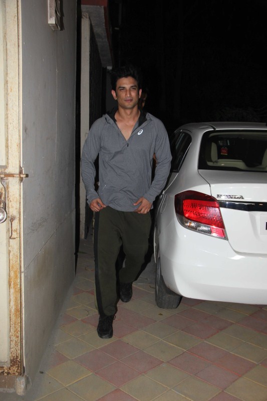 Bollywood actor Sushant Singh Rajput spotted at Bandra. Sushant Singh Rajput and Jacqueline Fernandez,Sushant Singh Rajput,Jacqueline Fernandez,Sushant Singh Rajput spotted at Bandra