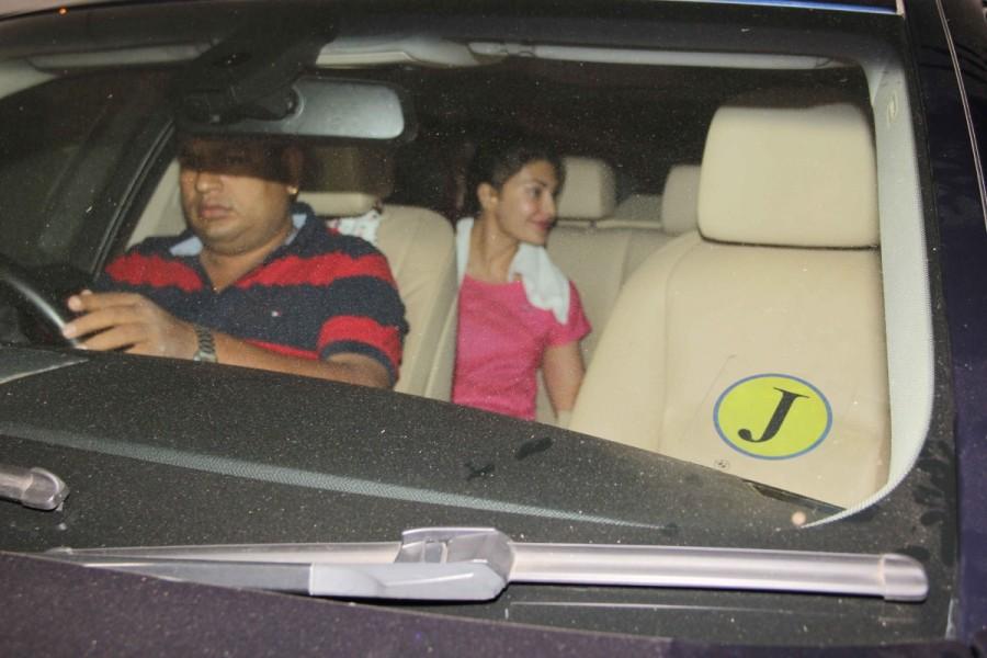 Bollywood actress Jacqueline Fernandez spotted at Bandra. Sushant Singh Rajput and Jacqueline Fernandez,Sushant Singh Rajput,Jacqueline Fernandez,Sushant Singh Rajput spotted at Bandra