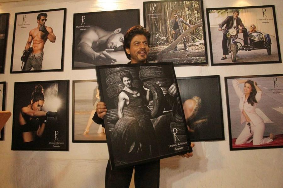 Bollywood actor Shah Rukh Khan poses with their pics at Dabboo Ratnani calendar launch Shah Rukh Khan,Sunny Leone,Vidya Balan,Dabboo Ratnani calendar launch,Dabboo Ratnani calendar,Dabboo Ratnani calendar launch 2017,Dabboo Ratnani calendar 2017,Shah Rukh Khan at Dabboo Ratnani calendar launch,Sunny Leone at Dabboo Ratnani calendar launch,V