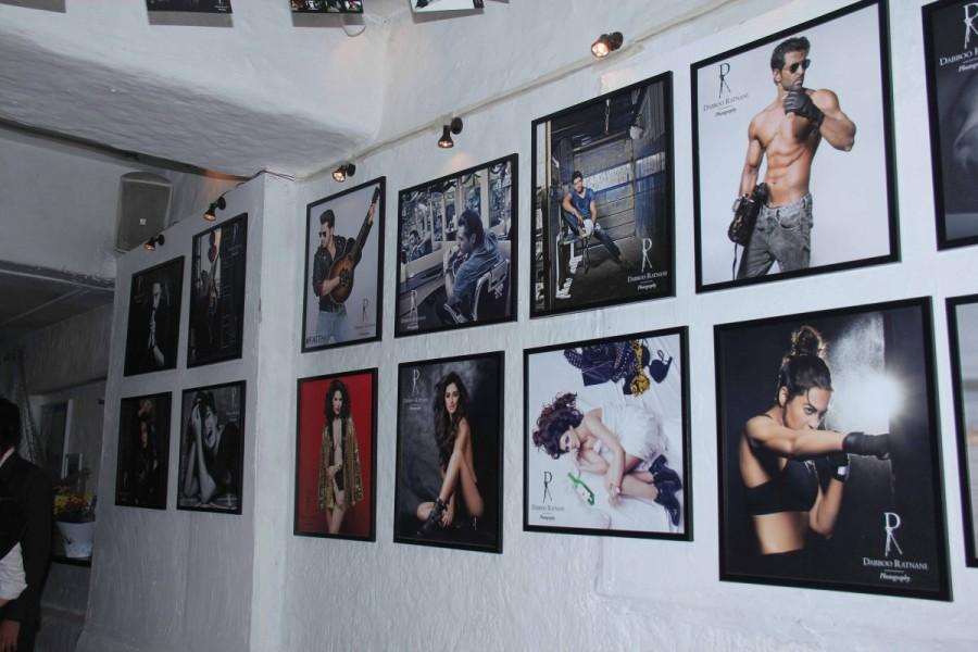 Bollywood celebs like Shah Rukh Khan, Sunny Leone, Vidya Balan pose with their pics at Dabboo Ratnani calendar launch. Shah Rukh Khan,Sunny Leone,Vidya Balan,Dabboo Ratnani calendar launch,Dabboo Ratnani calendar,Dabboo Ratnani calendar launch 2017,Dabboo Ratnani calendar 2017,Shah Rukh Khan at Dabboo Ratnani calendar launch,Sunny Leone at Dabboo Ratnani calendar launch,V