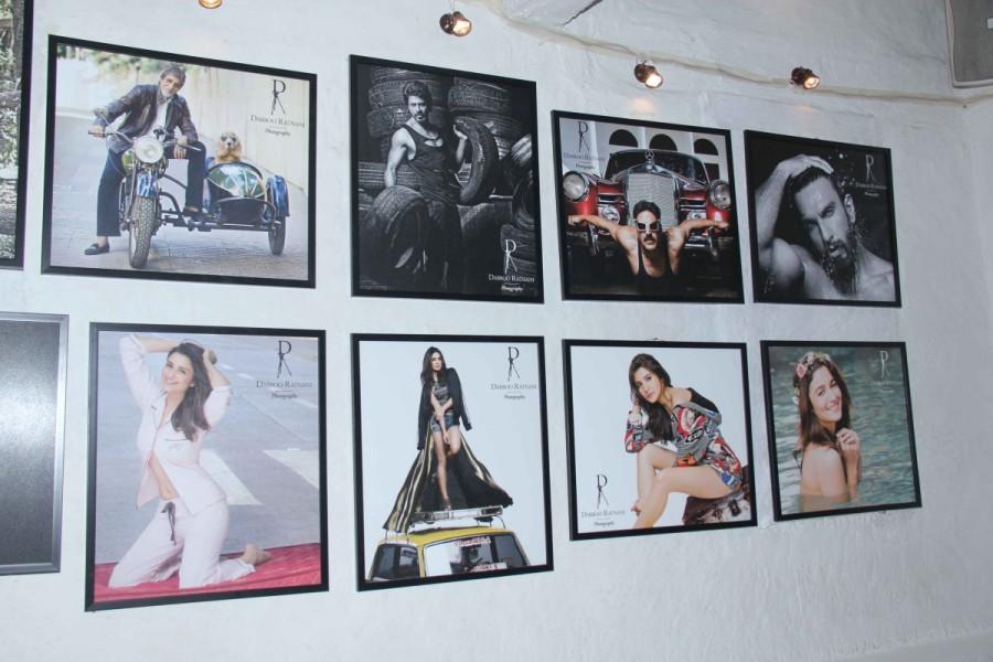 Bollywood celebs like Shah Rukh Khan, Sunny Leone, Vidya Balan pose with their pics at Dabboo Ratnani calendar launch. Shah Rukh Khan,Sunny Leone,Vidya Balan,Dabboo Ratnani calendar launch,Dabboo Ratnani calendar,Dabboo Ratnani calendar launch 2017,Dabboo Ratnani calendar 2017,Shah Rukh Khan at Dabboo Ratnani calendar launch,Sunny Leone at Dabboo Ratnani calendar launch,V