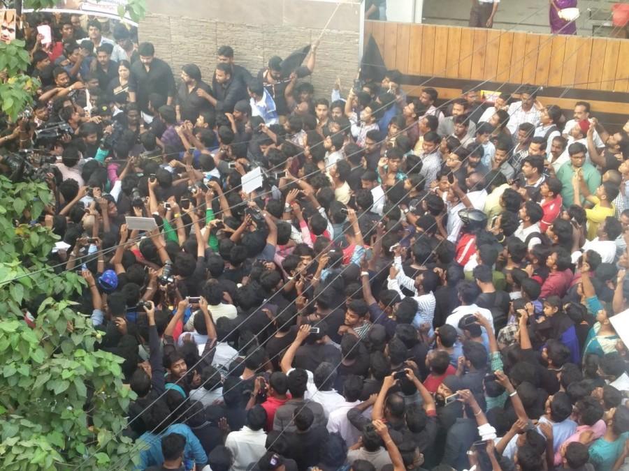 Kollywood actor Simbu protest against Jallikattu ban. Simbu,actor Simbu,Jallikattu ban,Jallikattu,jallikattu banned,Jallikattu Pongal,Jallikattu Controversy,Simbu protest against Jallikattu ban,Simbu Jallikattu ban,Simbu house,Simbu home