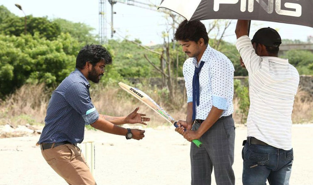 Bairavaa working Stills: Here are the latest pictures of Ilayathalapathy Vijay Keerthy Suresh and on the sets of his upcoming movie Bairavaa. Bhairavaa movie Working Stills,Bairavaa tamil movie leaked pics,bhairava vijay stills on the sets,Vijay,Keerthy Suresh,Sathish,Rajendran,Jagapathi Babu,Daniel Balaji,Bairavaa working pics,Bairavaa working images,Bairavaa working photos,Bairavaa working pi