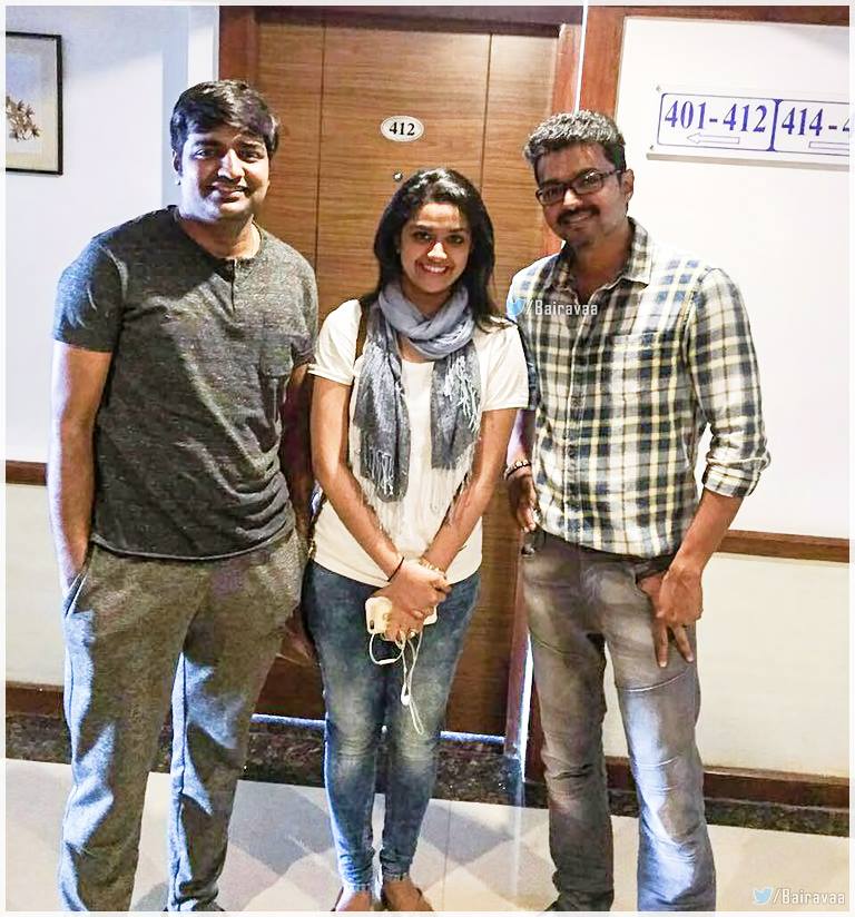 Bairavaa working Stills: Here are the latest pictures of Ilayathalapathy Vijay Keerthy Suresh and on the sets of his upcoming movie Bairavaa. Bhairavaa movie Working Stills,Bairavaa tamil movie leaked pics,bhairava vijay stills on the sets,Vijay,Keerthy Suresh,Sathish,Rajendran,Jagapathi Babu,Daniel Balaji,Bairavaa working pics,Bairavaa working images,Bairavaa working photos,Bairavaa working pi