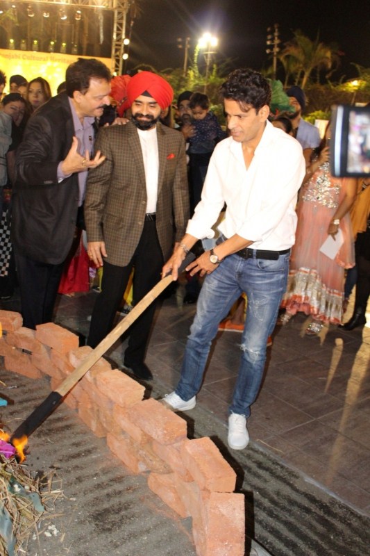 Congress leader Charan Singh Sapra and actor Manoj Bajpayee during the Lohri festival celebration in Mumbai on Jan 12, 2017. Manoj Bajpayee,Mita Vashisht,Lohri festival celebration 2017,Lohri festival celebration,Lohri celebration,Lohri festival,Lohri festival celebration pics,Lohri festival celebration images,Lohri festival celebration photos,Lohri festival celebration stills