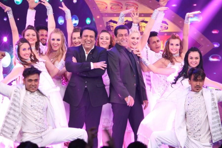 Salman Khan and Govinda dance to Soni De Nakhare on Bigg Boss Weekend Ka Vaar. Bigg Boss Weekend Ka Vaar,Bigg Boss Weekend,Bigg Boss,Bigg Boss 10,Salman Khan,Govinda,Abhishek