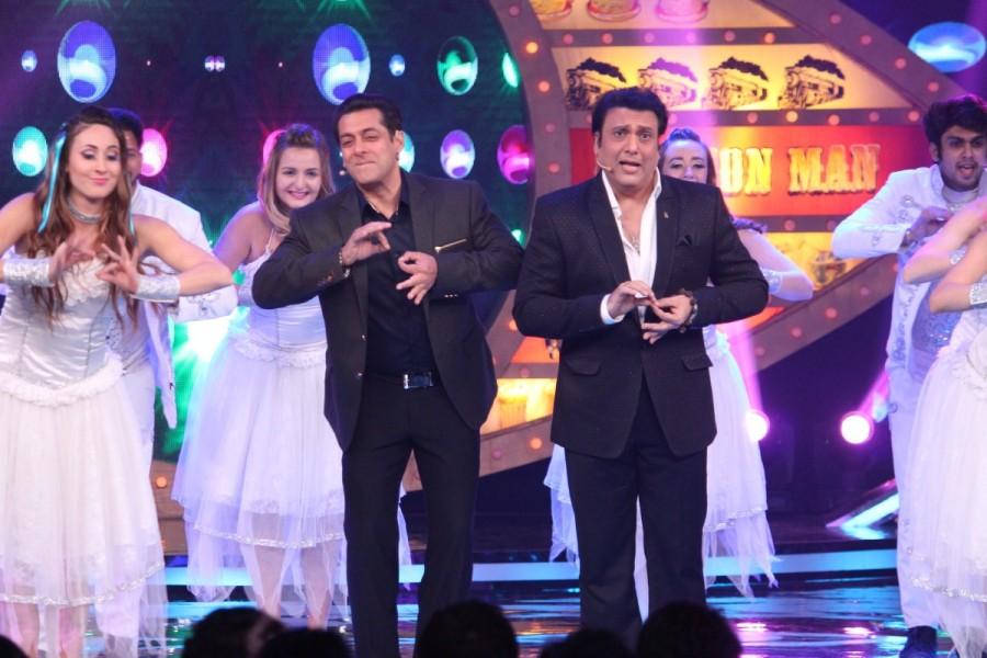 Salman Khan and Govinda dance to Soni De Nakhare on Bigg Boss Weekend Ka Vaar. Bigg Boss Weekend Ka Vaar,Bigg Boss Weekend,Bigg Boss,Bigg Boss 10,Salman Khan,Govinda,Abhishek