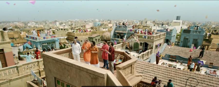 It is endearing to watch SRK flying kites with much enthusiasm and this has created quite a rage in the kites market! Elements of The film Raees in no time is starting to create a trend of sorts! After the brief sight of SRK flying kite in the film where he mouths the dialogue "Katne Ka Dar hota na toh patang nahi chalata phirki pakadta" has given a boost to the kite makers who have made customised Raees kites with SRK as Raees' image printed across their kites! And now it's soon being addressed as Raees Kites! Shahrukh Khan,SRK,Raees kites,Raees,Makar Sankranti,Kite flying competitions,Shahrukh Khan's Raees kites