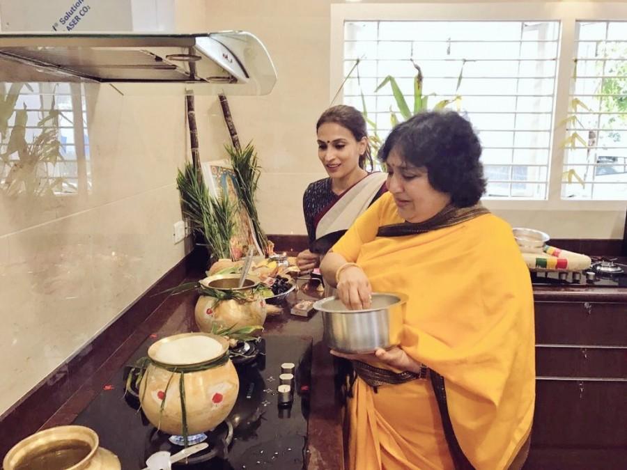 South Indian Superstar Rajinikanth celebrates Pongal festival with family. Superstar Rajinikanth,Rajinikanth,Rajinikanth celebrates Pongal,Superstar Rajinikanth celebrates Pongal,Latha Rajinikanth,Pongal festival celebrations