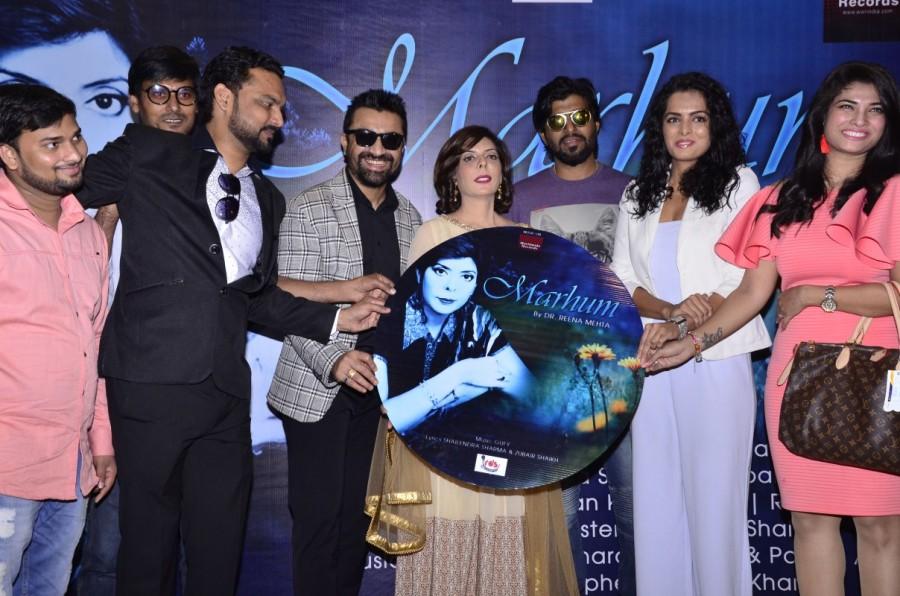 Famous singer Aaman Trikha launched a melodious and soulful music album "MARHUM" of debutant singer Dr. Reena Mehta on 14th January 2017 the auspicious day of Makar Sankranti at "The View", this song is dedicated to Indian Army. Singer Aaman Trikha,Aaman Trikha,MARHUM,MARHUM music,MARHUM music launch,MARHUM album,Dr. Reena Mehta,Makar Sankranti