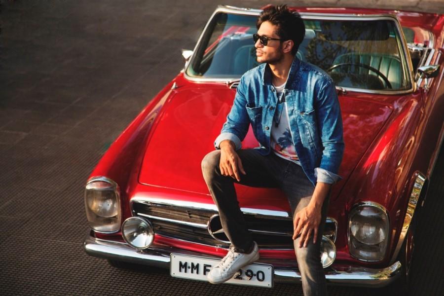 Arjun Kunango - Arjun who got fame from his 2016's favorite party song Nikke Nikke shots is one handsome man. His song Fursat which features him and Sonal Chauhan is enough to say that Arjun should try his luck in movies as well. Singers on screen,Arjun Kanungo,Armaan Malik,Jonita Gandhi,Neeti Mohan,Sanam Puri,Sukriti,Prakriti Kakar