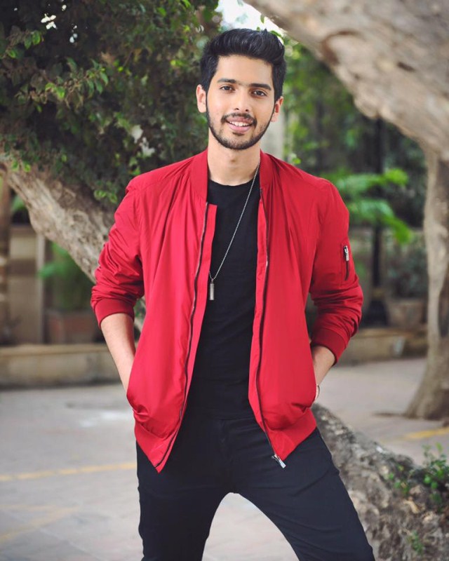Armaan Malik - This 21 years old handsome boy was first seen in Sa Re Ga Ma Pa L'il champs, He started doing playback singing from 2010 and since then he is been giving us many hits. Just like his amazing voice, Armaan has got great looks. Singers on screen,Arjun Kanungo,Armaan Malik,Jonita Gandhi,Neeti Mohan,Sanam Puri,Sukriti,Prakriti Kakar
