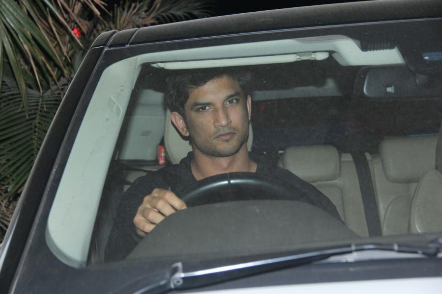 Bollywood actor Sushant Singh Rajput spotted at actress Kriti Sanon's house at Andheri. Sushant Singh Rajput,Sushant Singh,actor Sushant Singh Rajput,Kriti Sanon,actress Kriti Sanon,Kriti Sanon house,Sushant Singh Rajput at Kriti Sanon house