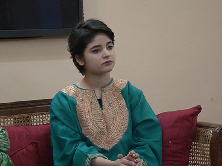 Dangal actress Zaira Wasim Khan meets J&K Chief Minister Mehbooba Mufti. Dangal actress Zaira Wasim Khan,Zaira Wasim Khan,Dangal actress,Dangal,Dangal actress Zaira Wasim threatened,Dangal actress Zaira Wasim twitter,J&K Chief Minister Mehbooba Mufti,Mehbooba Mufti