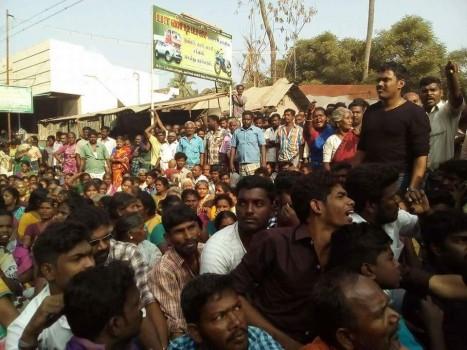 Hundreds of people in Tamil Nadu took to the streets on Tuesday against the arrest of those who protested in favour of Jallikattu. On Monday, thousands of youths who started their protest in Alanganallur in Madurai district against a Supreme court ban on the bull-taming sport, were taken into custody by the police on Tuesday as the protest extended overnight.