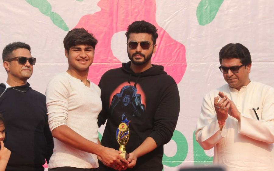 Bollywood actor Arjun Kapoor at Lokhandwala be Happy Spreading Smiles event. Arjun Kapoor,actor Arjun Kapoor,Lokhandwala,Happy Spreading Smiles,Happy Spreading Smiles event,Arjun Kapoor latest pics,Arjun Kapoor latest images,Arjun Kapoor latest photos,Arjun Kapoor latest stills,Arjun Kapoor latest pictures