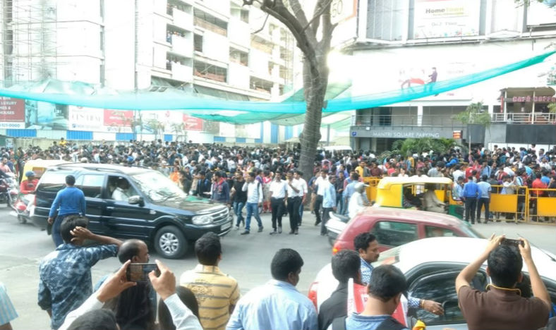 Mantri Square wall collapse: Panic outside the mall. Mantri Square,Mantri Square wall collapse,Mantri Square collapse,Panic,Panic in the mall,Mantri Square wall,Mantri Square mall wall collapse