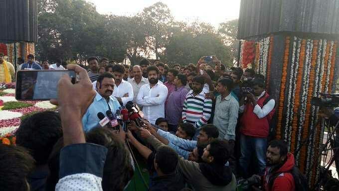 South Indian actor Jr.NTR with his family visits NTR ghat on his 21st Death Anniversary Day. Jr.NTR,Kalyan Ram,Kalyan Ram Harikrishna,Jr NTR,NTR ghat,N. T. Rama Rao,Nandamuri Taraka Rama Rao,Jr.NTR with family