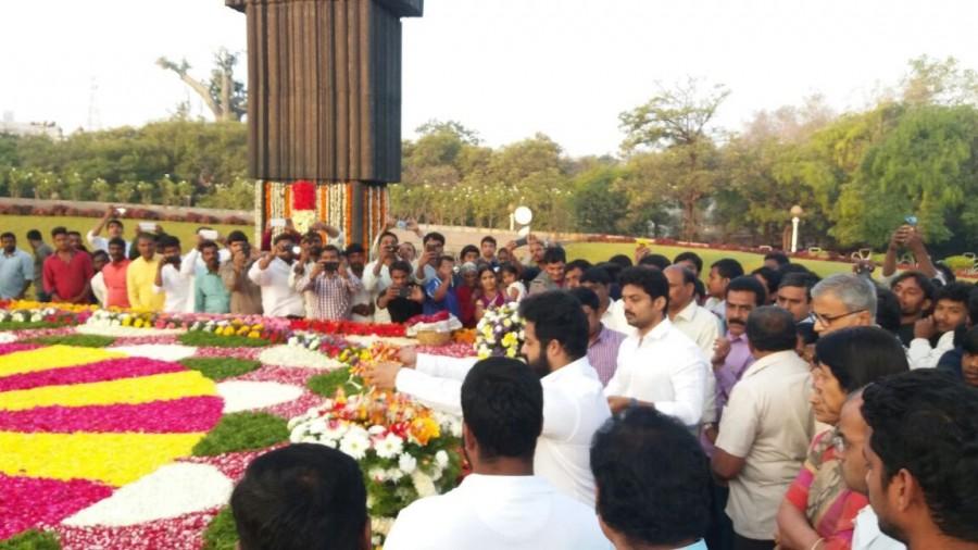 South Indian actor Jr.NTR with his family visits NTR ghat on his 21st Death Anniversary Day. Jr.NTR,Kalyan Ram,Kalyan Ram Harikrishna,Jr NTR,NTR ghat,N. T. Rama Rao,Nandamuri Taraka Rama Rao,Jr.NTR with family