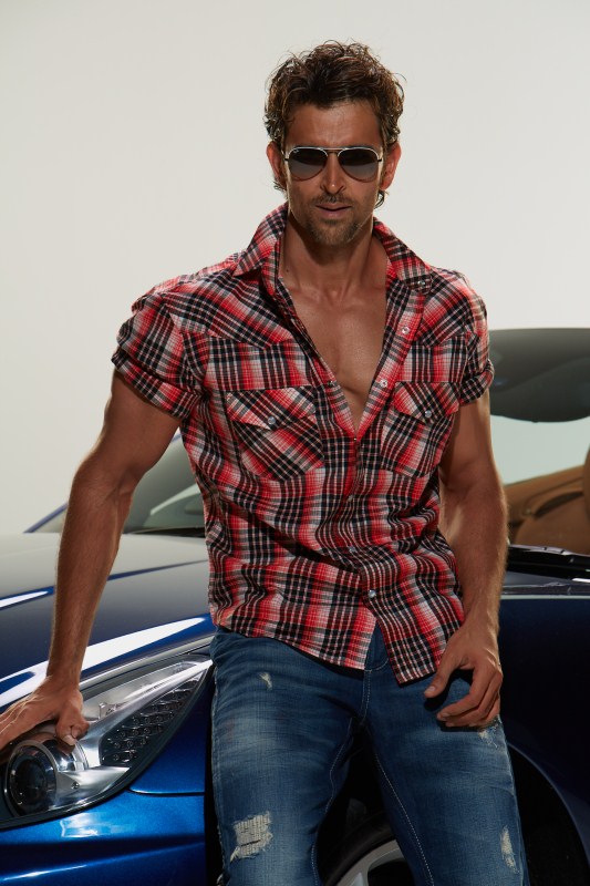 " What is impressive is the way Hrithik transforms and becomes a guy next door. There is nothing of the physical attractiveness that he is known for", he adds. Hrithik Roshan,Rohan,Rohan in Kaabil,Kaabil,Hrithik Roshan became Rohan in Kaabil