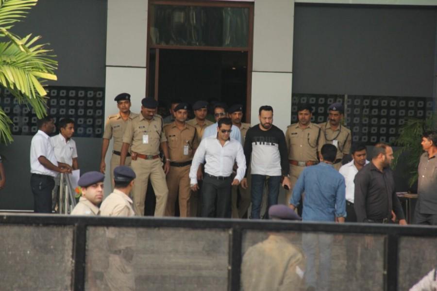 Bollywood actor Salman Khan was today acquitted of all charges in the Arms Act case against him in the alleged poaching of two black bucks. Salman Khan,actor Salman Khan,Arms Act case,Salman Khan Arms Act case,Salman Khan reaches Jodhpur CJM Court,Salman Khan reaches Jodhpur,Salman Khan reaches Jodhpur Court