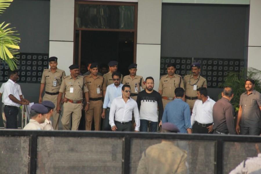 Bollywood actor Salman Khan was today acquitted of all charges in the Arms Act case against him in the alleged poaching of two black bucks. Salman Khan,actor Salman Khan,Arms Act case,Salman Khan Arms Act case,Salman Khan reaches Jodhpur CJM Court,Salman Khan reaches Jodhpur,Salman Khan reaches Jodhpur Court
