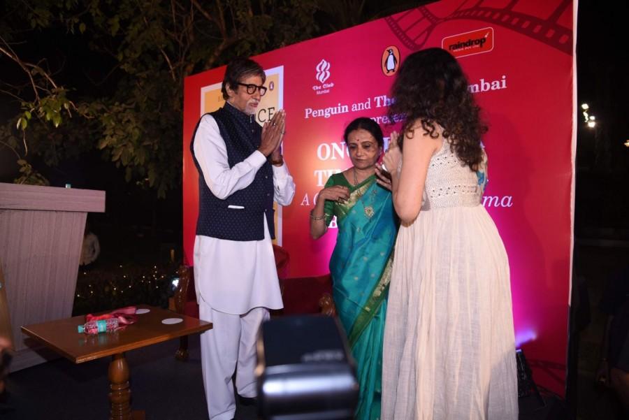 Bollywood actor Amitabh Bachchan launches Bhawana Somaaya's Book Once Upon A Time in India. Amitabh Bachchan,actor Amitabh Bachchan,Bhawana Somaaya,Once Upon A Time in India,Bhawana Somaaya's book Once Upon A Time in India,Amitabh Bachchan latest pics,Amitabh Bachchan latest images,Amitabh Bachchan latest photos,Amitabh Bachchan latest stil